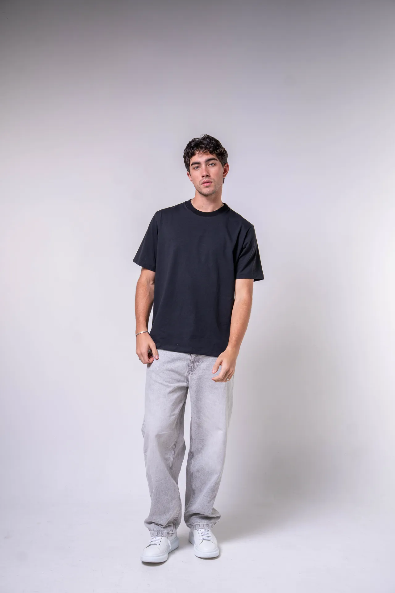 CAMISETA ESSENTIAL NEGRA